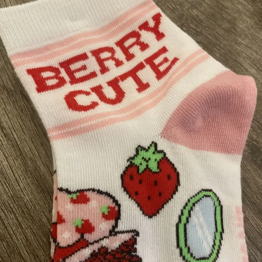 Strawberry Shortcake Quarter Crew Socks Women’s 9-14 1 Pair